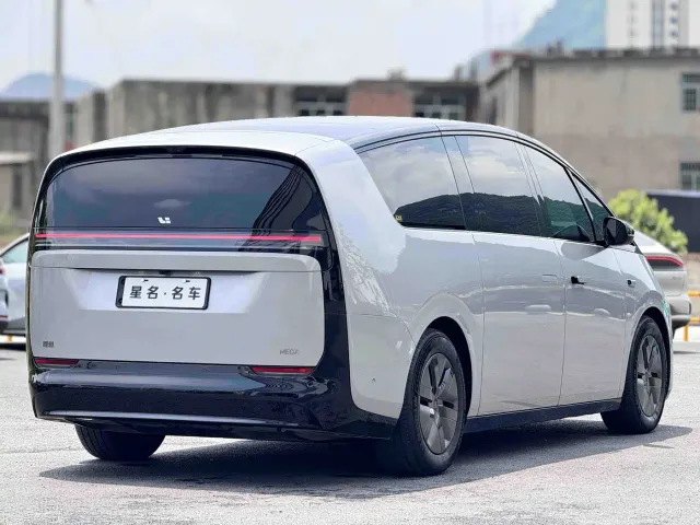 Li Auto MEGA — Фото автомобиля 10