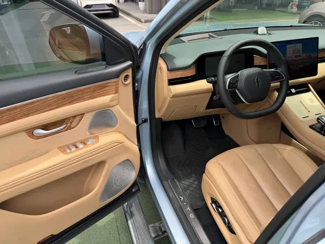 Aito M7 — Фото автомобиля 4