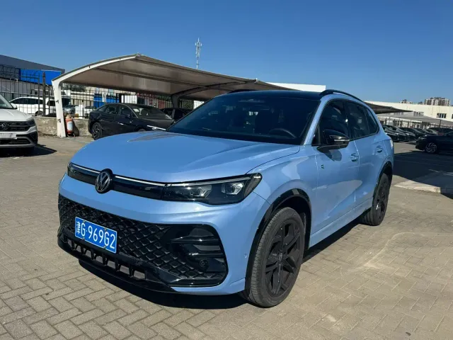 Фотография автомобиля — Volkswagen Tiguan L