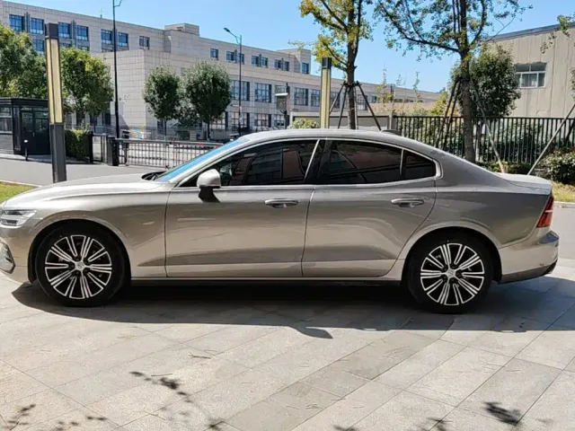 Volvo S60 — Фото автомобиля 25
