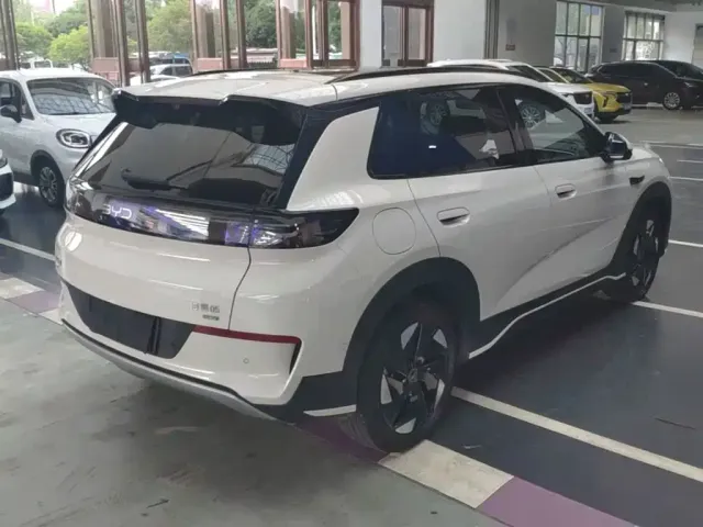 BYD Hai Shi 05 EV 2025 520KM Flagship Smart Navigation Edition — Фото автомобиля 6
