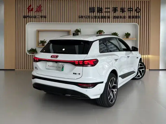 Audi Q6L e-tron — Фото автомобиля 2