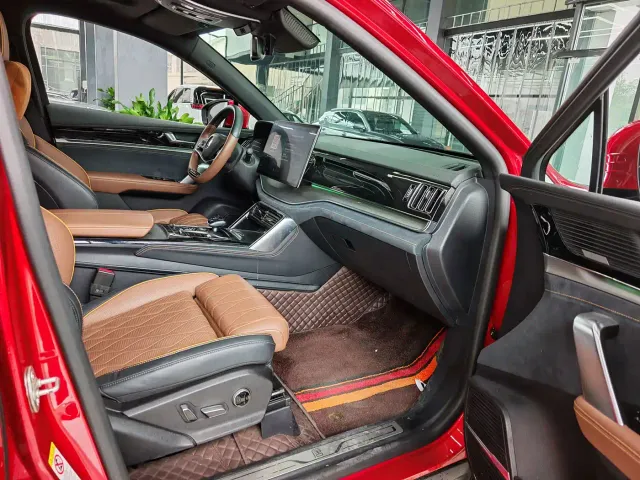 BYD Tang — Фото автомобиля 13