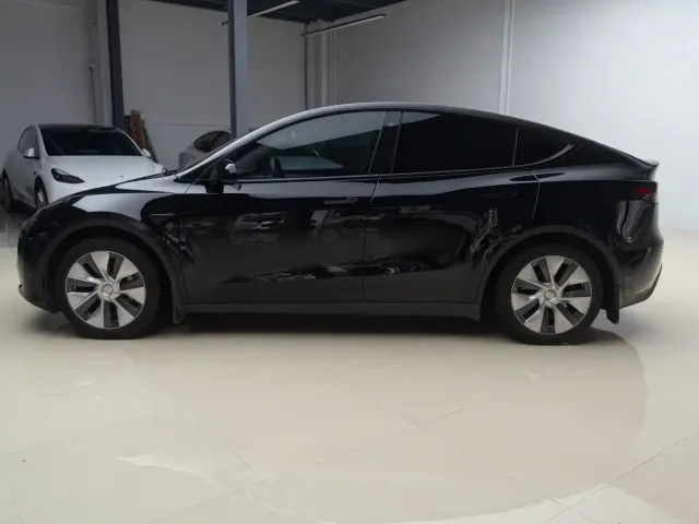 Tesla Model Y — Фото автомобиля 8
