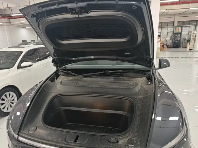 Tesla Model Y — Фото автомобиля 15