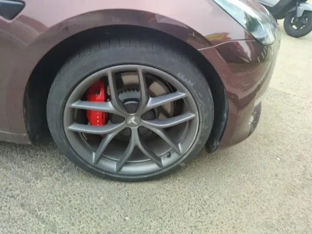 Tesla Model 3 — Фото автомобиля 6