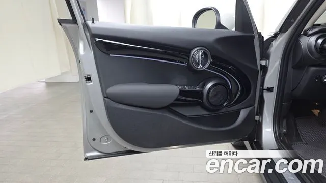 Mini Cooper Cooper 5 дверей Classic — Фото автомобиля 24