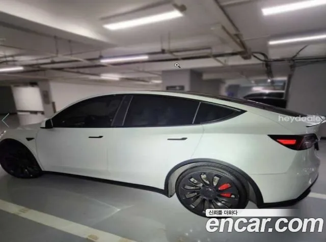 Tesla Model Y — Фото автомобиля 4