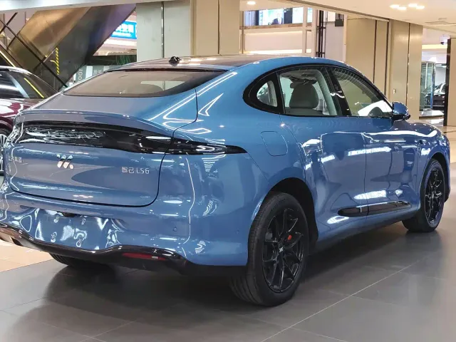 IM Motors LS6 — Фото автомобиля 3