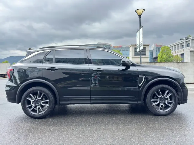 Lynk & Co 01 — Фото автомобиля 29
