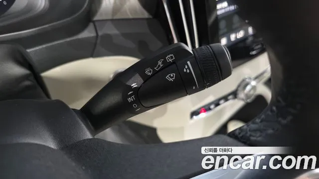 Вольво XC40 B4 Ultra Bright — Фото автомобиля 6
