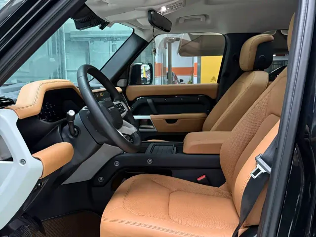 Land Rover Defender — Фото автомобиля 12