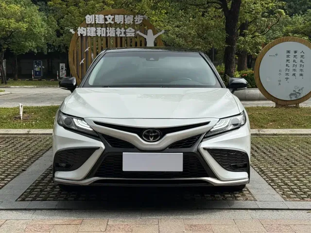 Toyota Camry — Фото автомобиля 2