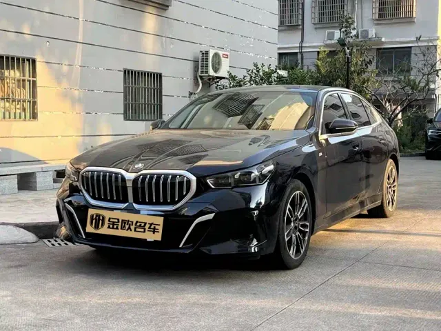 Фотография автомобиля — BMW 5 Series