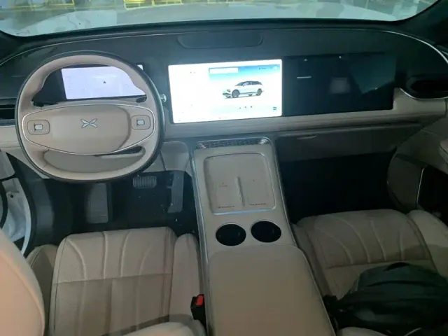 Xpeng G9 — Фото автомобиля 9