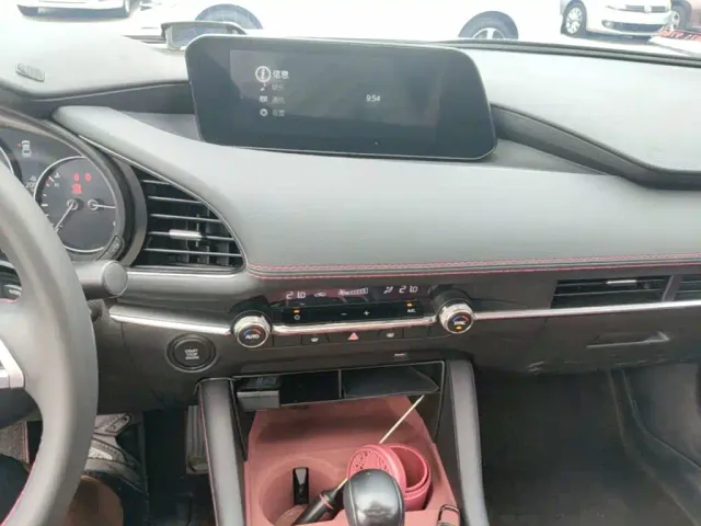 Mazda Axela — Фото автомобиля 12