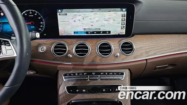 Mercedes-Benz E-Class — Фото автомобиля 14