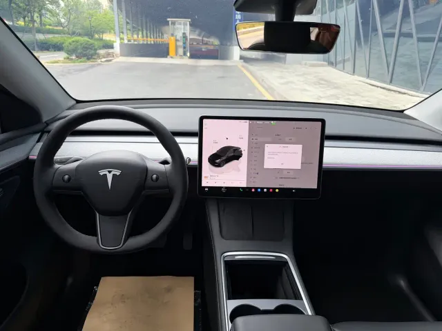 Tesla Model Y — Фото автомобиля 9