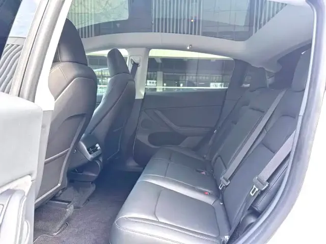Tesla Model Y — Фото автомобиля 7