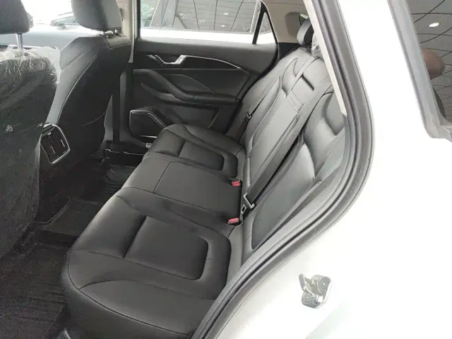 Bestune B70 — Фото автомобиля 12