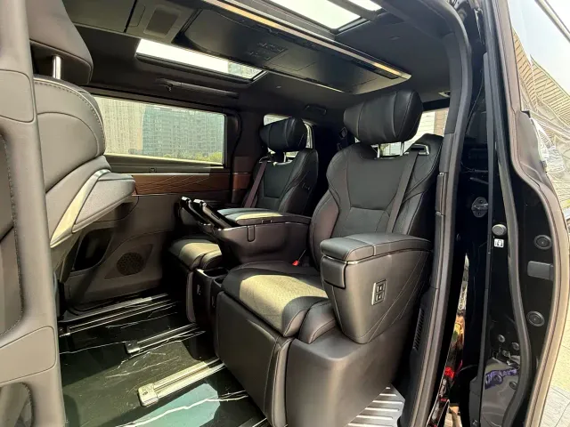 Toyota Alphard — Фото автомобиля 11
