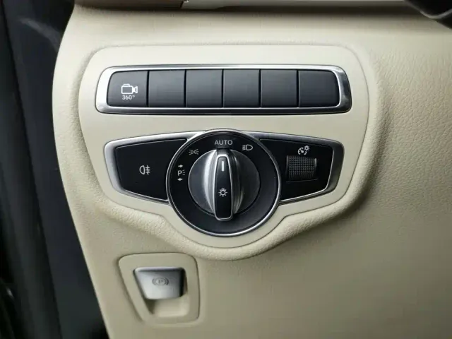 Mercedes-Benz V-Class — Фото автомобиля 21
