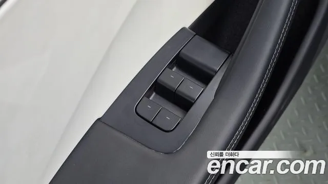 Tesla Model 3 — Фото автомобиля 18