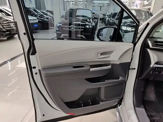 Toyota Granvia — Фото автомобиля 6