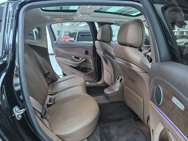 Mercedes-Benz E-Class — Фото автомобиля 11