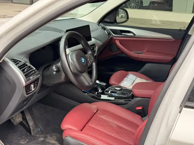 BMW iX3 — Фото автомобиля 8
