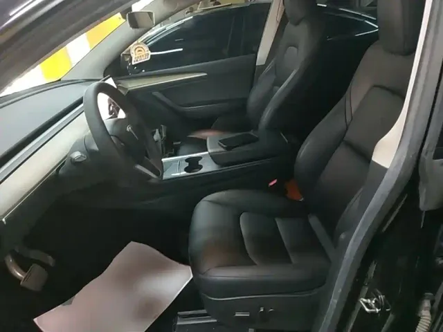 Tesla Model Y — Фото автомобиля 14