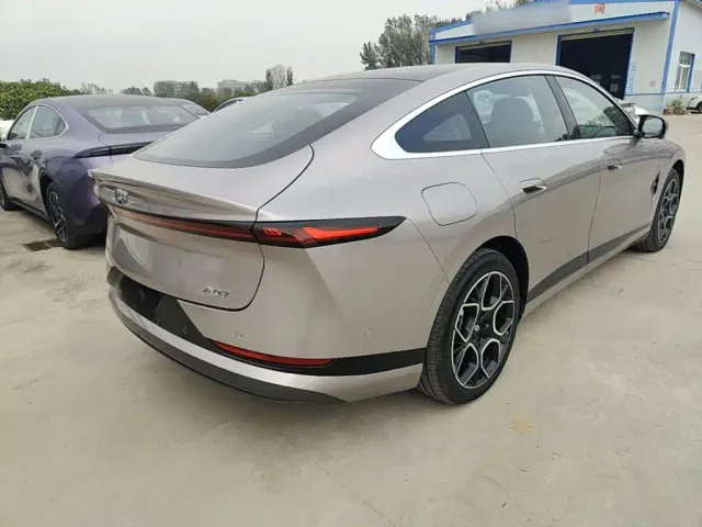 Changan Qiyuan A07 — Фото автомобиля 6