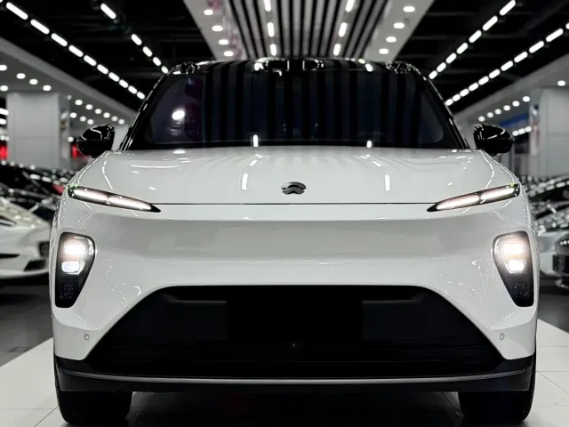 Nio ES8 — Фото автомобиля 2