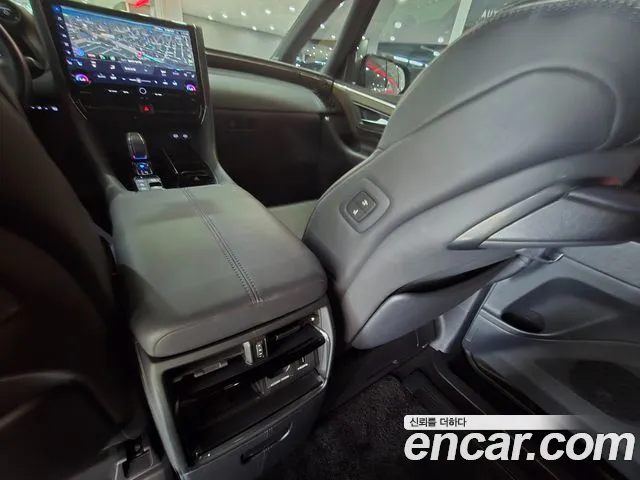 Toyota Alphard — Фото автомобиля 12