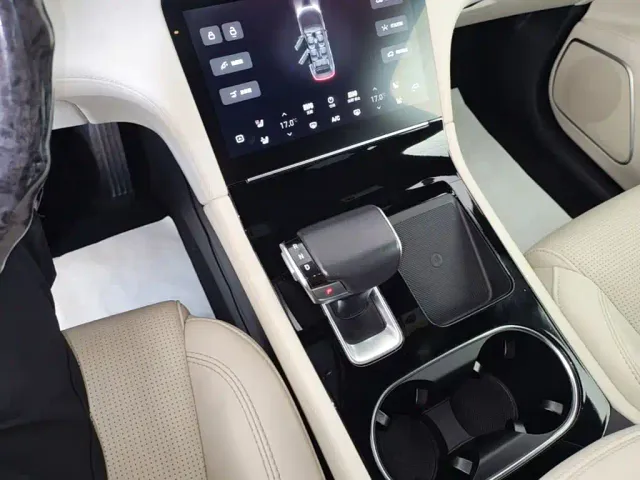 Li Auto ONE — Фото автомобиля 13