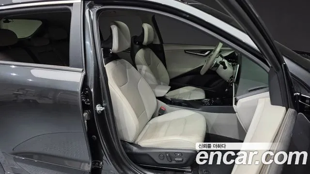 Kia Niro — Фото автомобиля 16