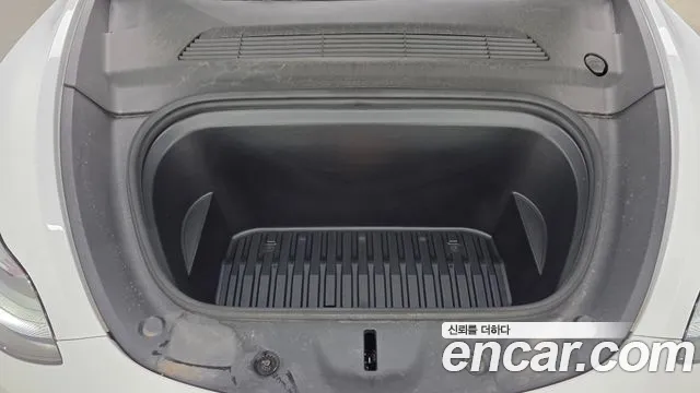 Tesla Model Y — Фото автомобиля 9