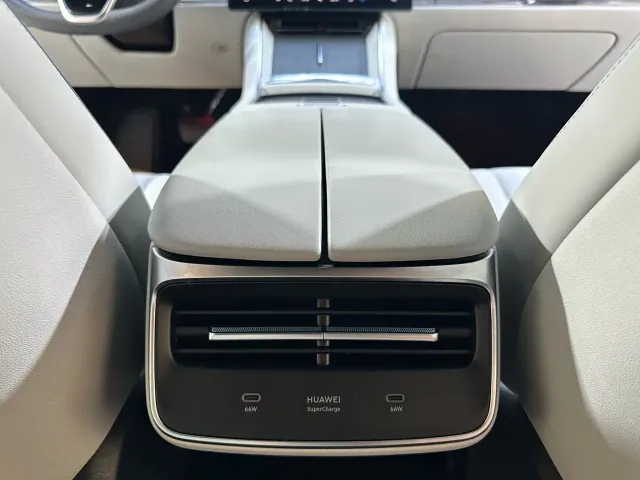 Luxeed S7 — Фото автомобиля 9