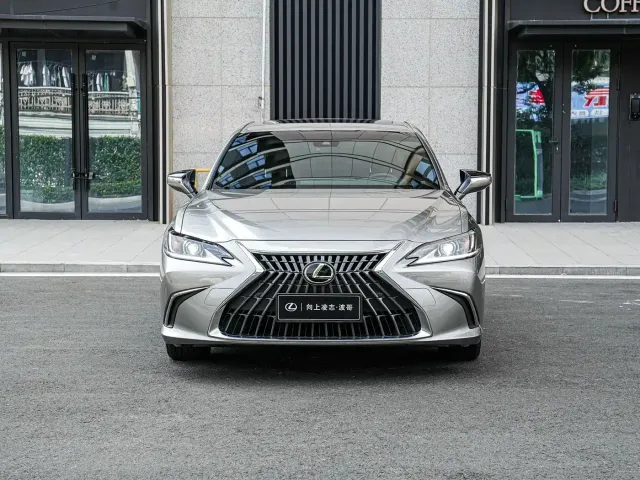 Lexus ES — Фото автомобиля 2