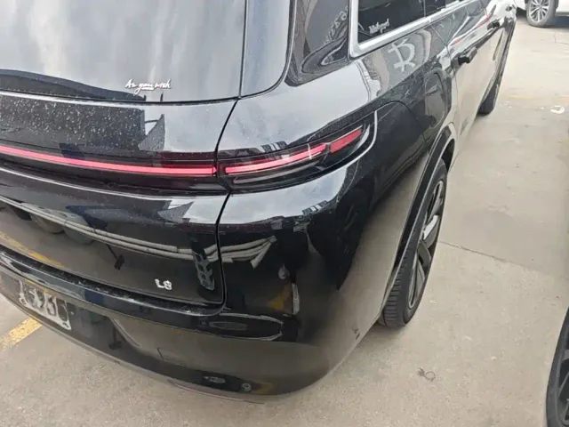 Li Auto L8 — Фото автомобиля 7