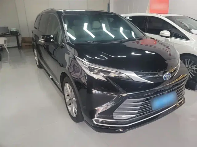 Toyota Sienna — Фото автомобиля 3