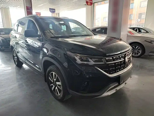 Forthing T5 — Фото автомобиля 3