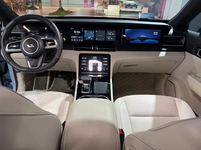 Li Auto ONE — Фото автомобиля 14