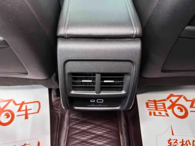 Cadillac XT4 — Фото автомобиля 14