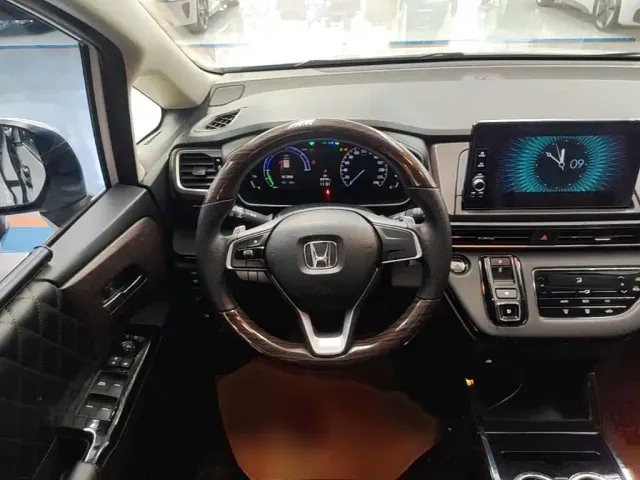 Honda Odyssey — Фото автомобиля 10