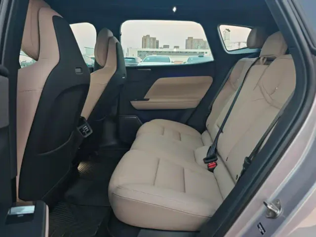 Volvo XC70 Plug-in Hybrid — Фото автомобиля 18