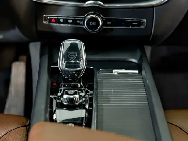 Volvo XC60 — Фото автомобиля 14