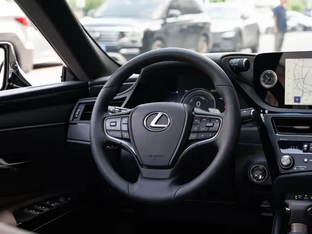 Lexus ES — Фото автомобиля 13