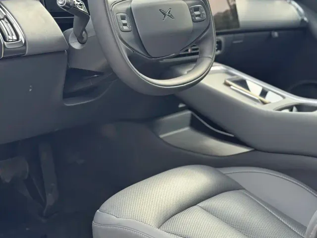 Xpeng P7+ — Фото автомобиля 4