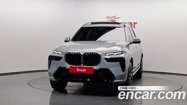 BMW X7 — Фото автомобиля 2